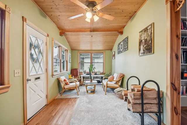 $260,000 | 27630 Hickory, Island Lake, IL 60042