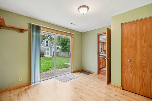 $260,000 | 27630 Hickory, Island Lake, IL 60042