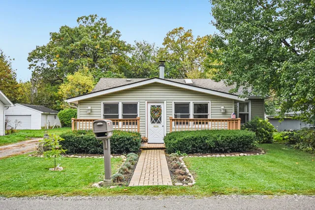 $260,000 | 27630 Hickory, Island Lake, IL 60042