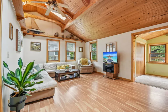 $260,000 | 27630 Hickory, Island Lake, IL 60042