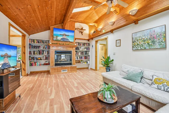 $260,000 | 27630 Hickory, Island Lake, IL 60042