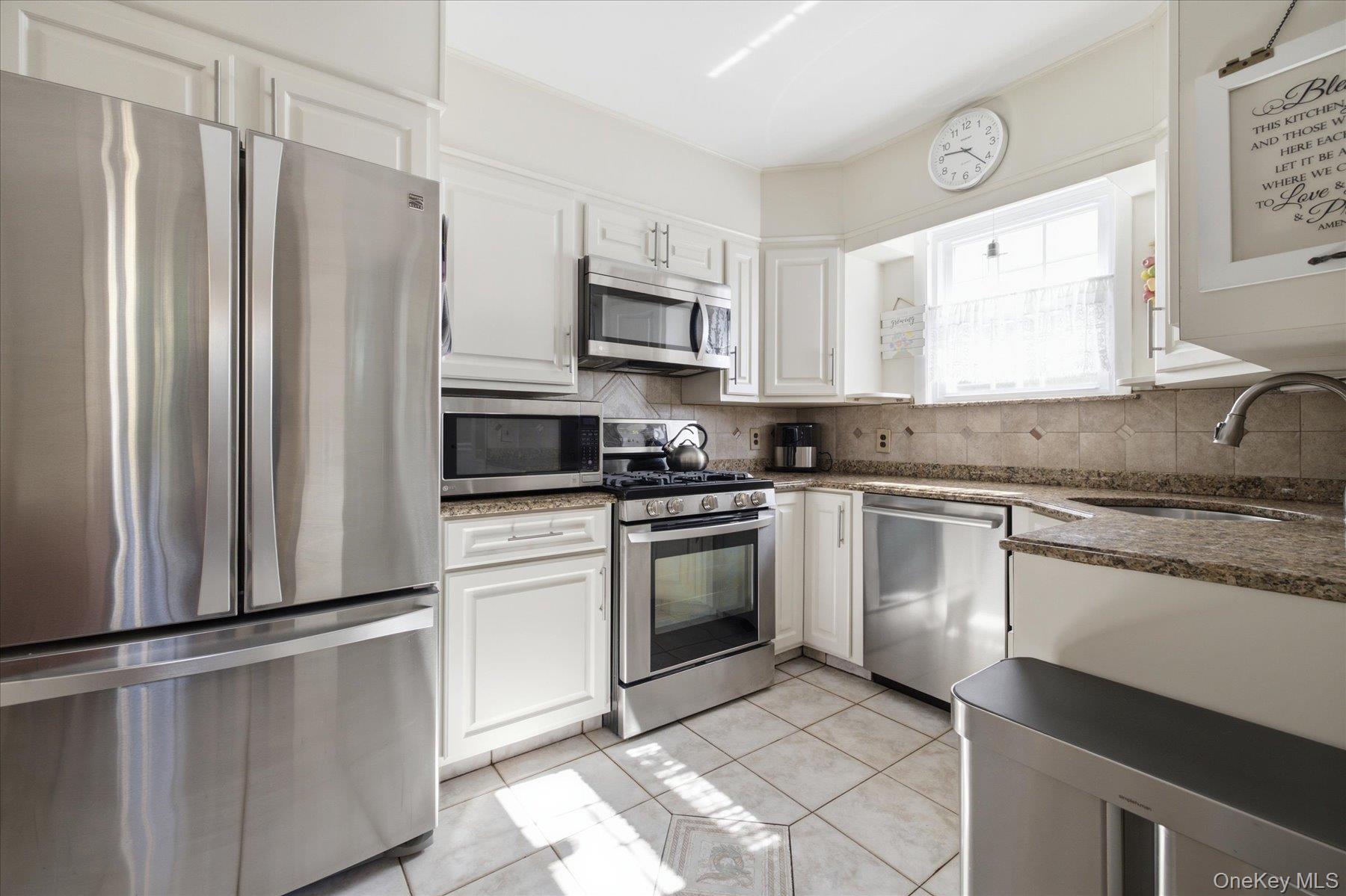108 Muirfield Road Rockville Centre, NY 11570 - Photo 3 of 15