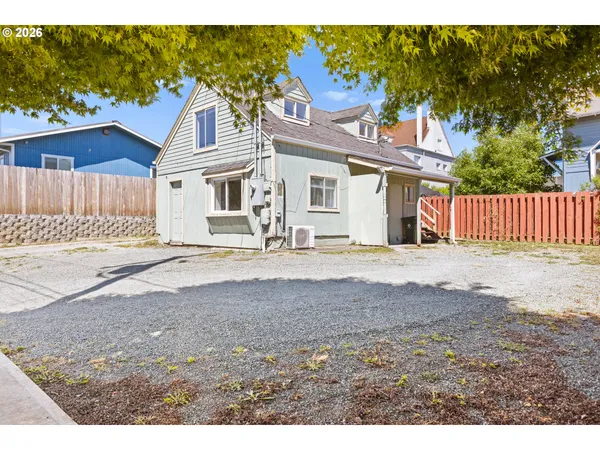 $175,000 | 451 4th Street, Myrtle Point, OR 97458