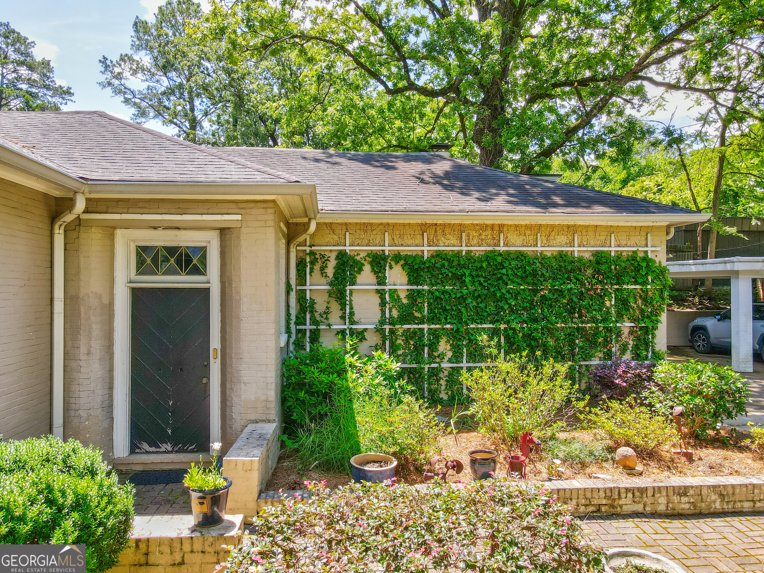 31 Notasulga Drive Rome, GA 30161 - Photo 2 of 38 a backyard of a house with lots of green space and fountain