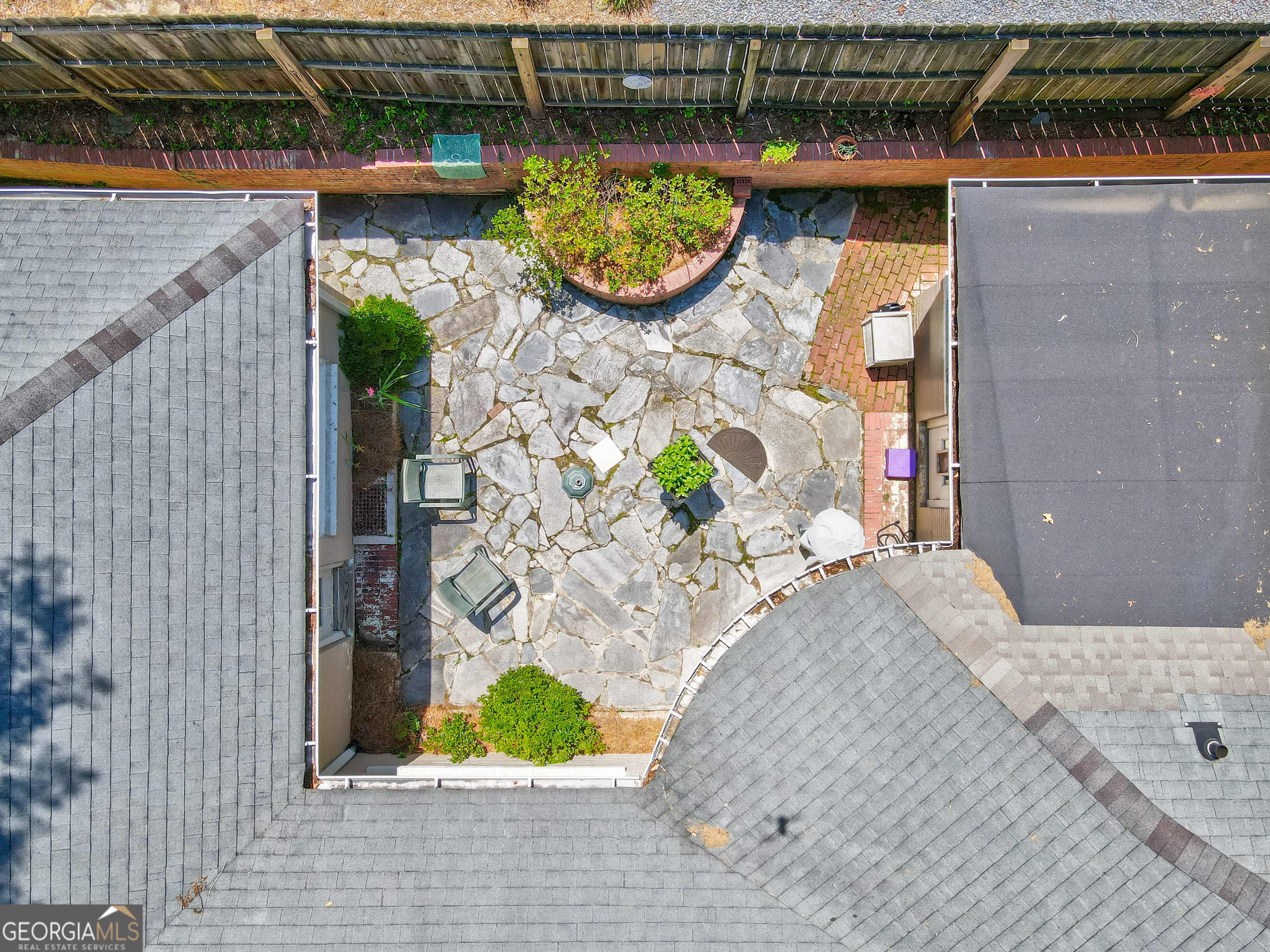 31 Notasulga Drive Rome, GA 30161 - Photo 34 of 38 a vase of flowers sitting on a table