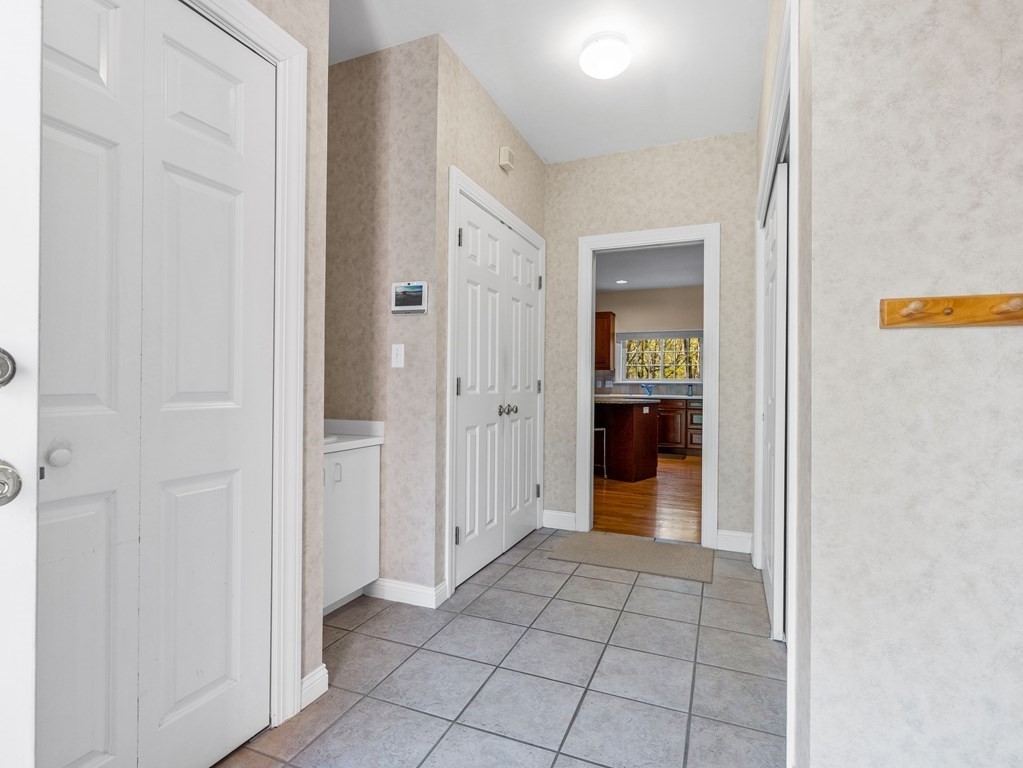 14 Moccasin Path Natick, MA 01760 - Photo 17 of 34 an empty room that has a bathroom in it