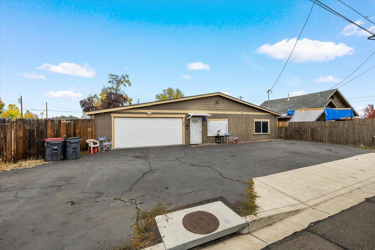340 Freeman Road Central Point, OR 97502 - Photo 2 of 22 02-CI_0451