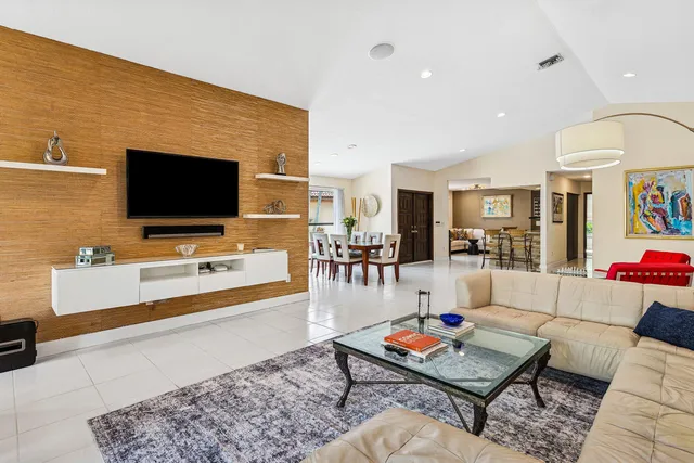 $675,000 | 21033 Cottonwood Drive, Boca Raton, FL 33428