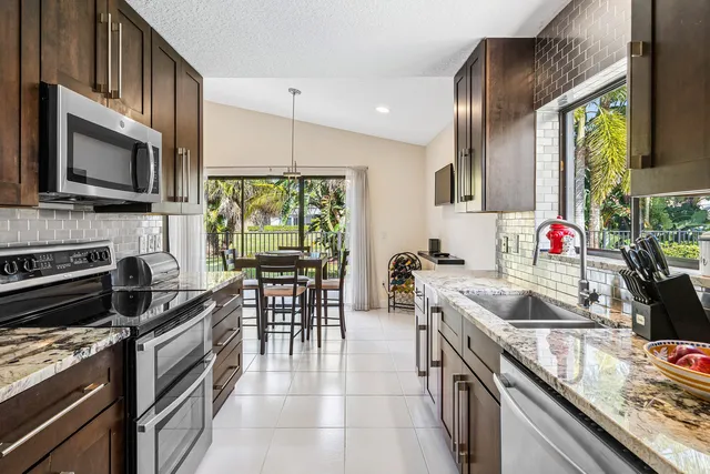 $675,000 | 21033 Cottonwood Drive, Boca Raton, FL 33428