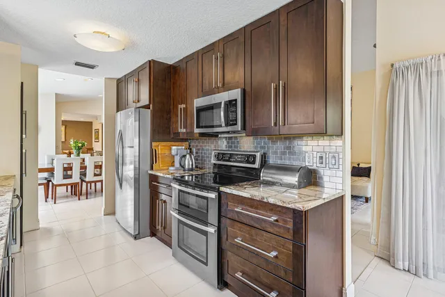 $675,000 | 21033 Cottonwood Drive, Boca Raton, FL 33428