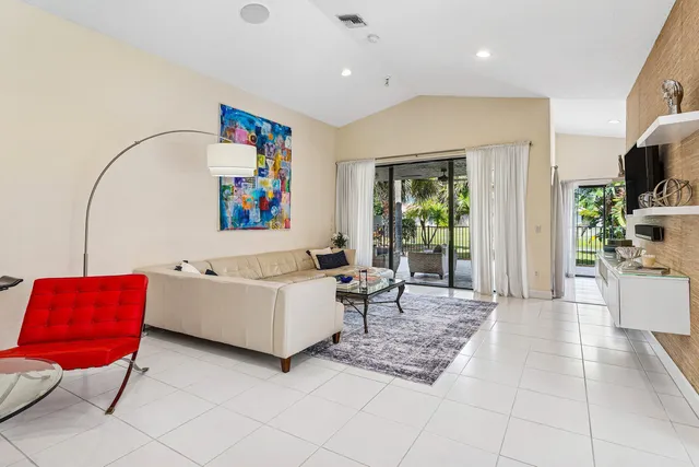 $675,000 | 21033 Cottonwood Drive, Boca Raton, FL 33428