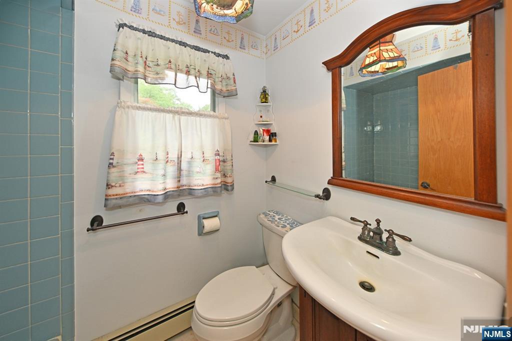 9 Lyncrest Drive Paramus, NJ 07652 - Photo 21 of 49