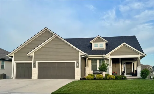 $734,999 | 5876 McCormick Drive, Shawnee, KS 66226