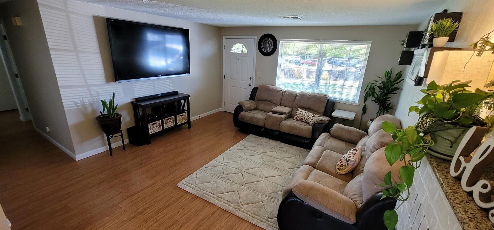 2629 Merriman Road Medford, OR 97501 - Photo 6 of 16 2629 living 2