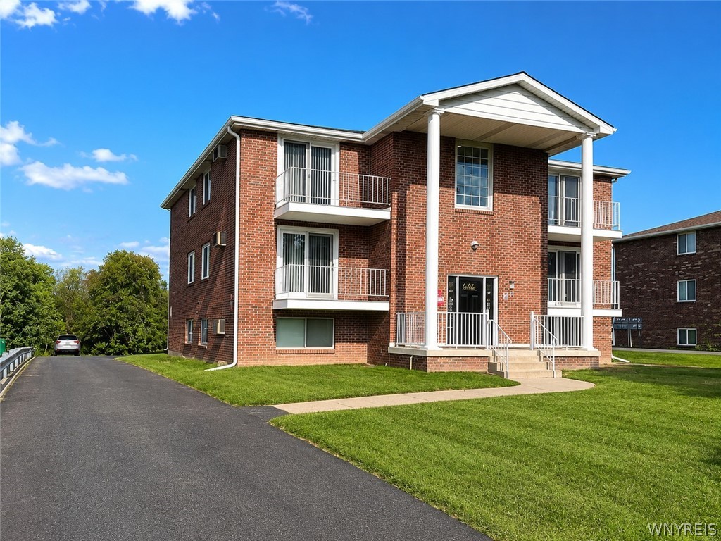 6293 Robinson Road Lockport Town, NY 14094 - Photo 2 of 40