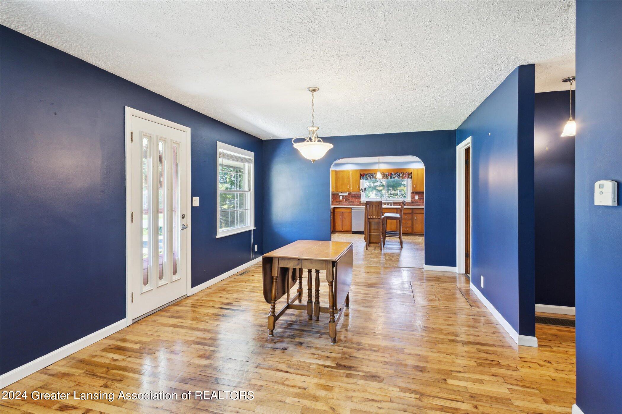 2115 Wabash Road Lansing, MI 48910 - Photo 4 of 31 08-2115-Wabash-Rd-Lansing-MI-48910-Windo