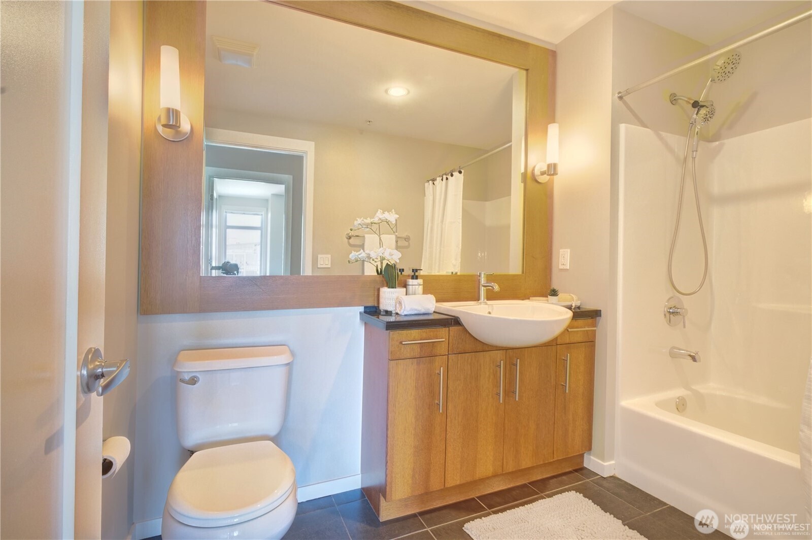 2721 1st Avenue, Unit PH06 Seattle, WA 98121 - Photo 15 of 31