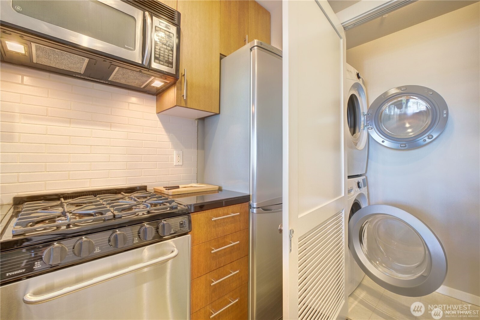2721 1st Avenue, Unit PH06 Seattle, WA 98121 - Photo 16 of 31