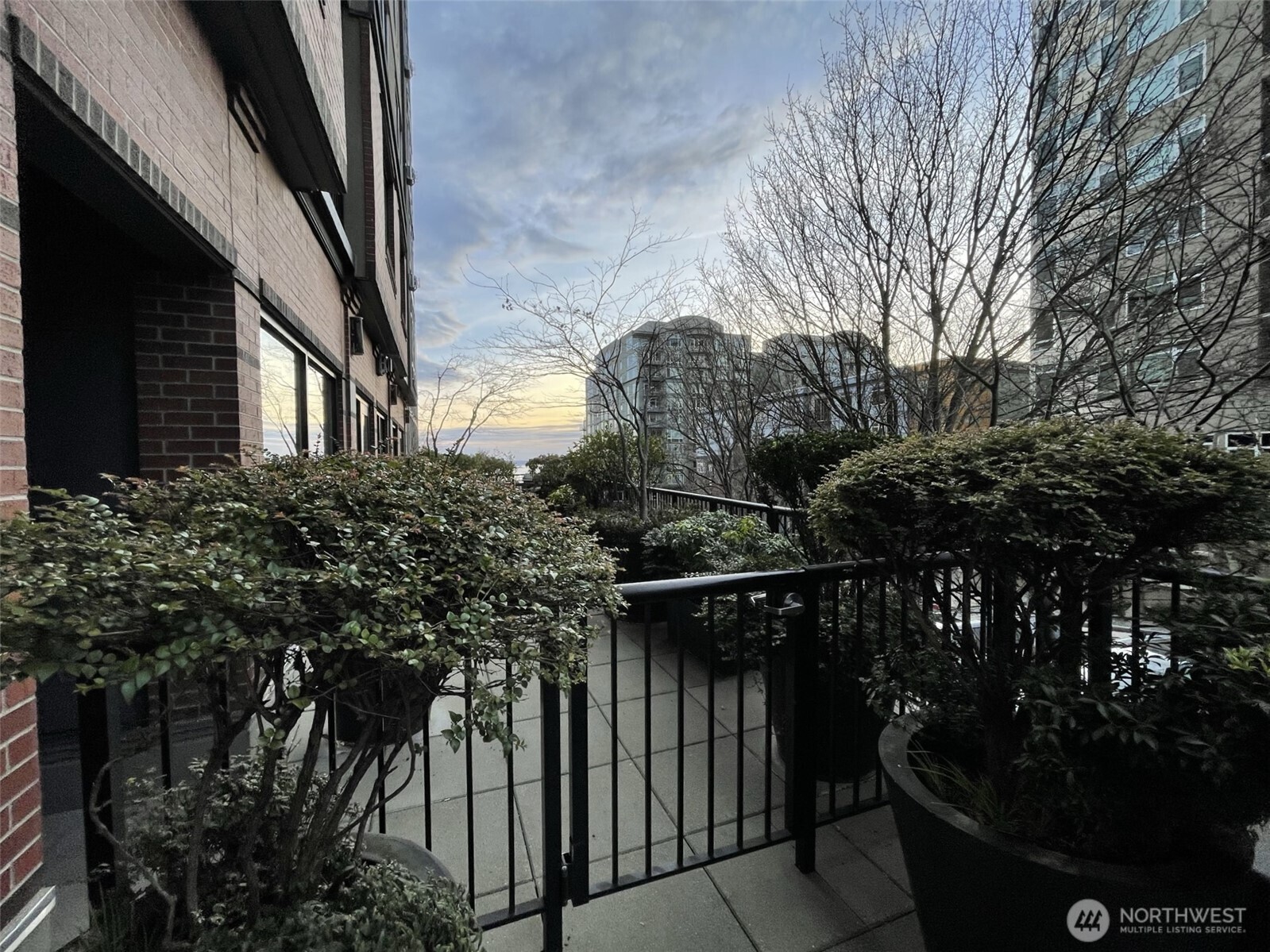 2721 1st Avenue, Unit PH06 Seattle, WA 98121 - Photo 30 of 31
