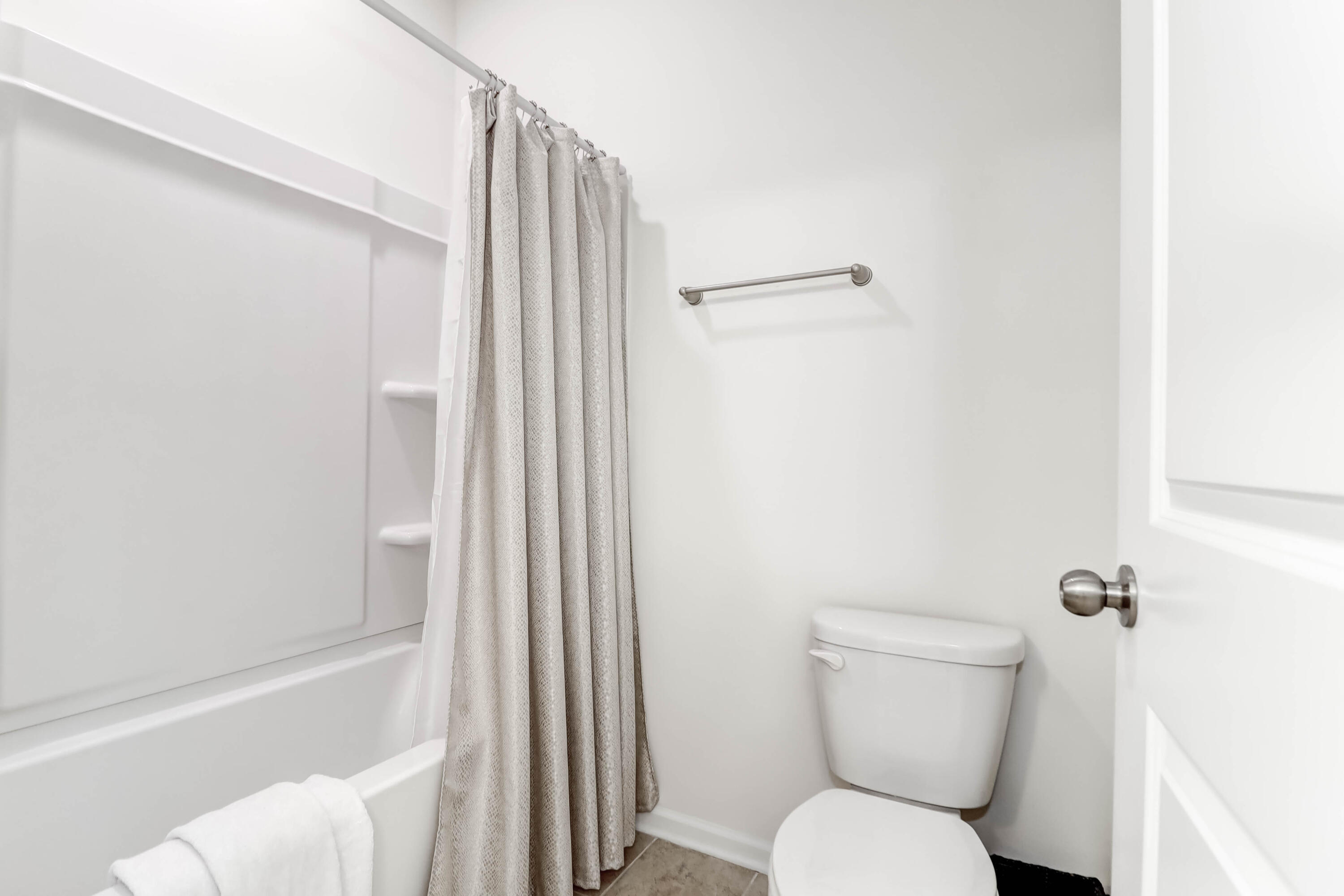 1244 Dingle Road Mount Pleasant, SC 29466 - Photo 25 of 31 3rd floor Jack and Jill bath 2