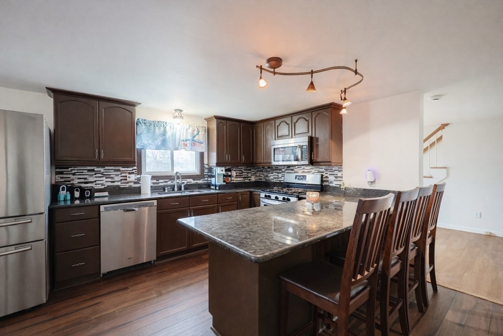 45 Greenfield Road Westport, MA 02790 - Photo 4 of 29