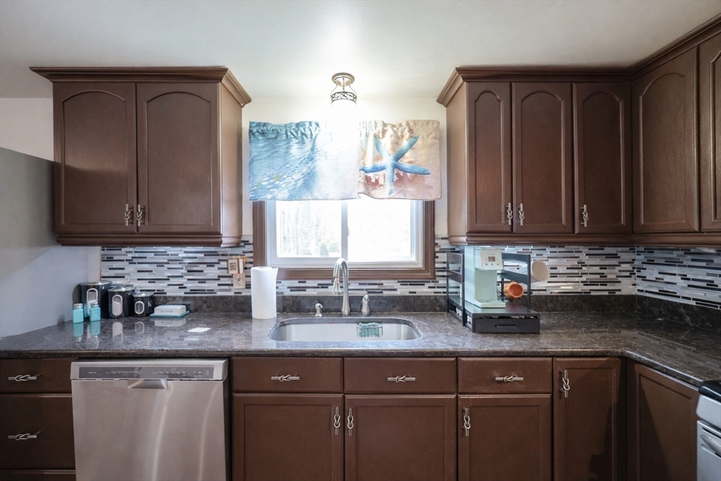 45 Greenfield Road Westport, MA 02790 - Photo 5 of 29