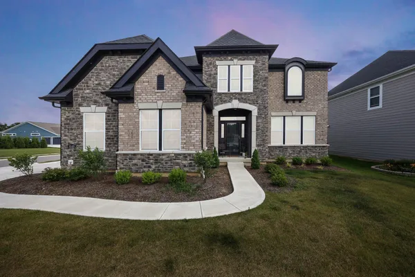 $834,775 | 8149 Chesapeake Way, Pickerington, OH 43147