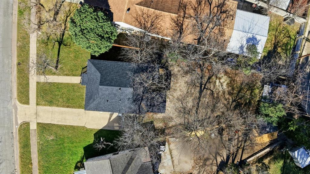 2012 Tennessee Avenue Dallas, TX 75224 - Photo 5 of 28 a backyard of a house with lots of green space