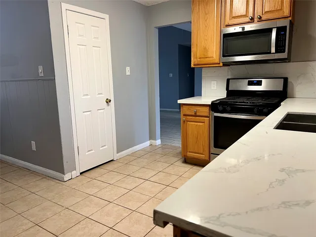 $1,750 | 10610 Sandy River Drive, Sugar Land, TX 77498