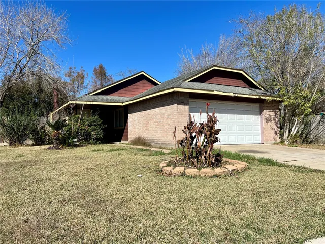 $1,750 | 10610 Sandy River Drive, Sugar Land, TX 77498