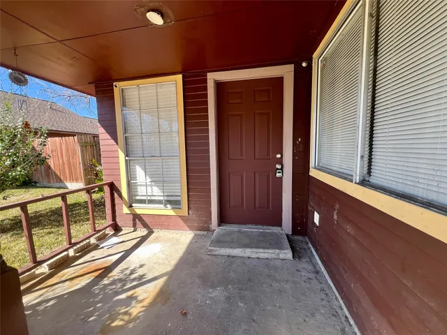 $1,750 | 10610 Sandy River Drive, Sugar Land, TX 77498