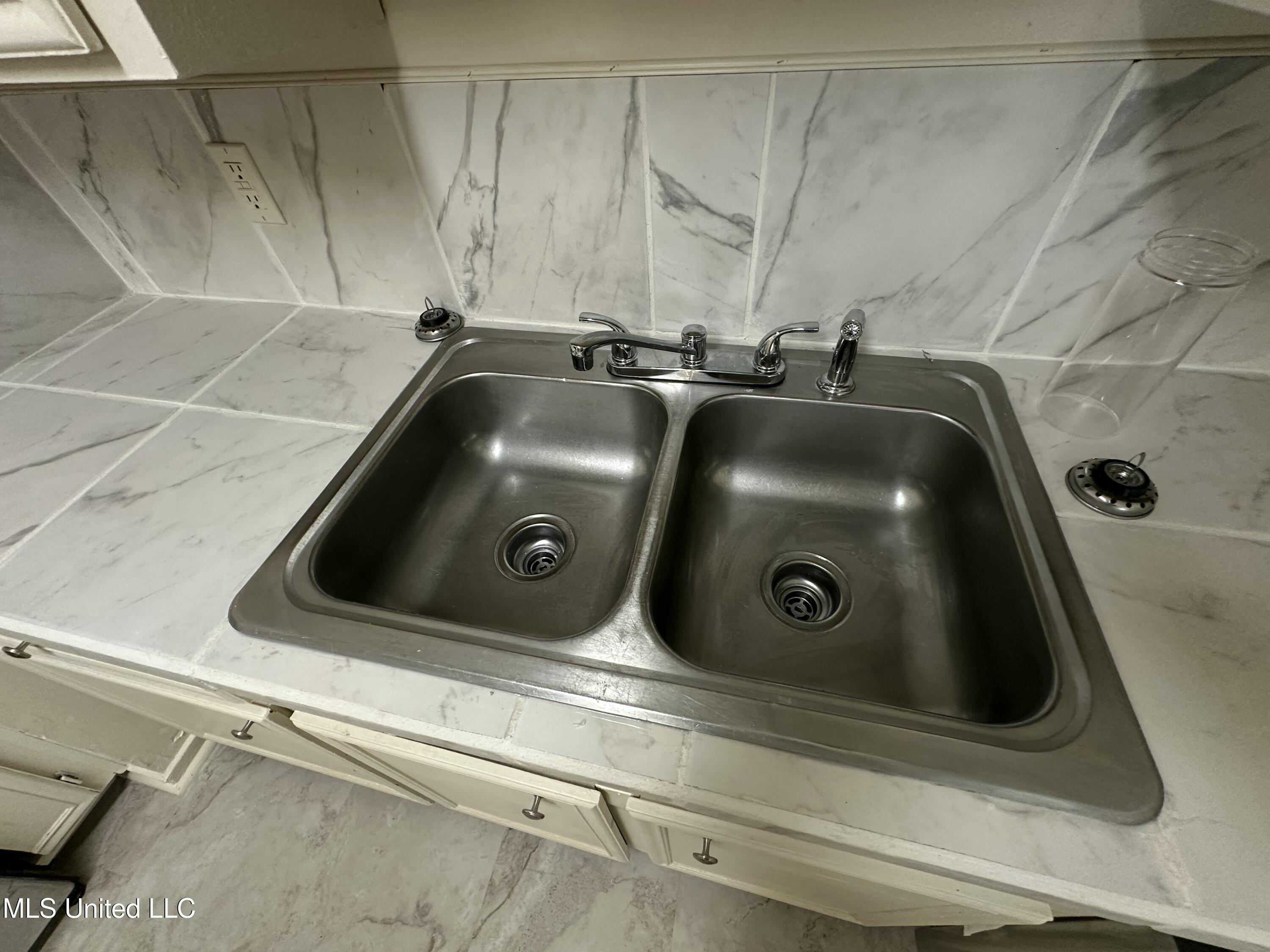 2835 Glenderry Street Jackson, MS 39212 - Photo 15 of 41 IMG_3652