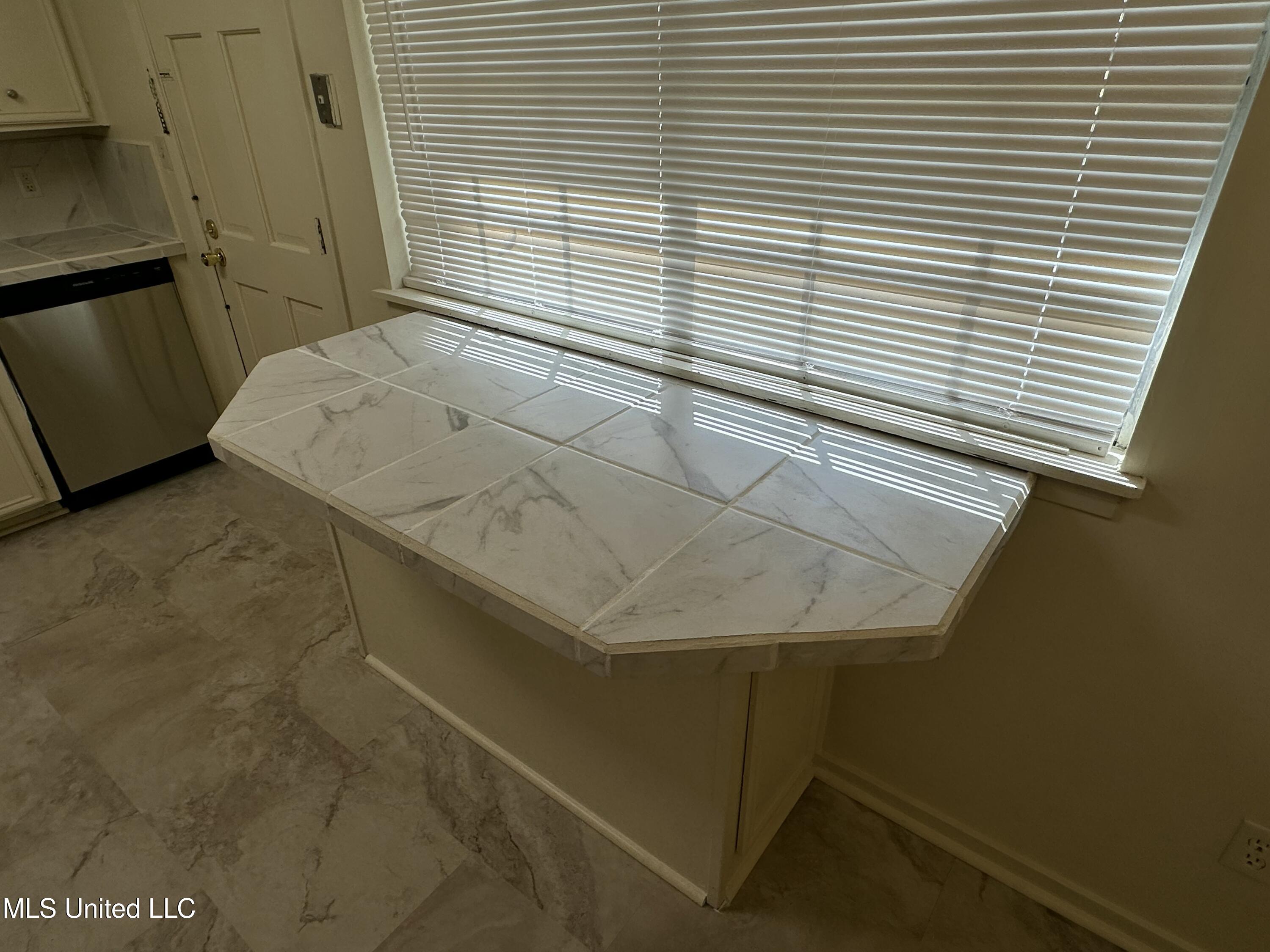 2835 Glenderry Street Jackson, MS 39212 - Photo 6 of 41 IMG_3643