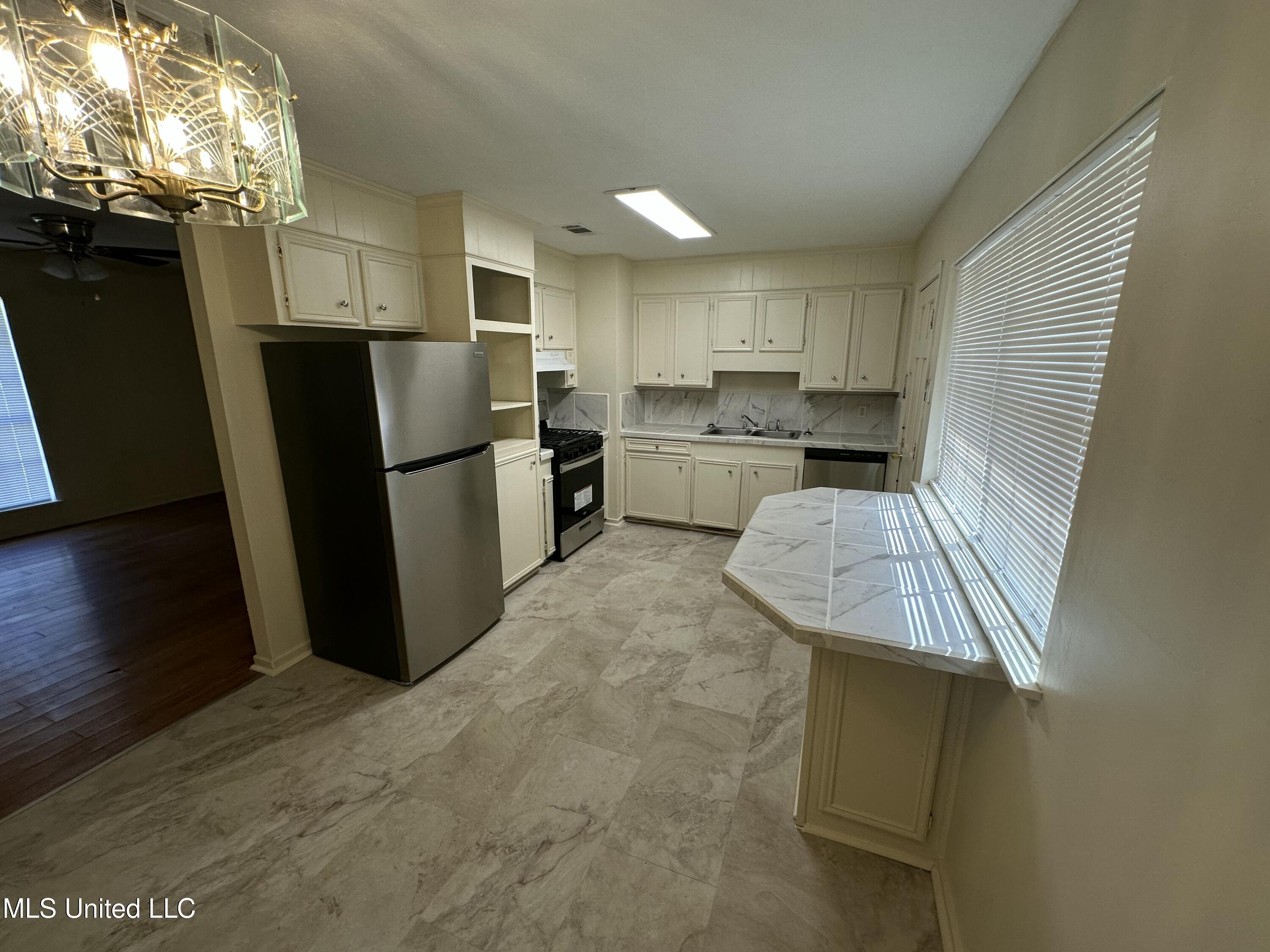 2835 Glenderry Street Jackson, MS 39212 - Photo 7 of 41 IMG_3644