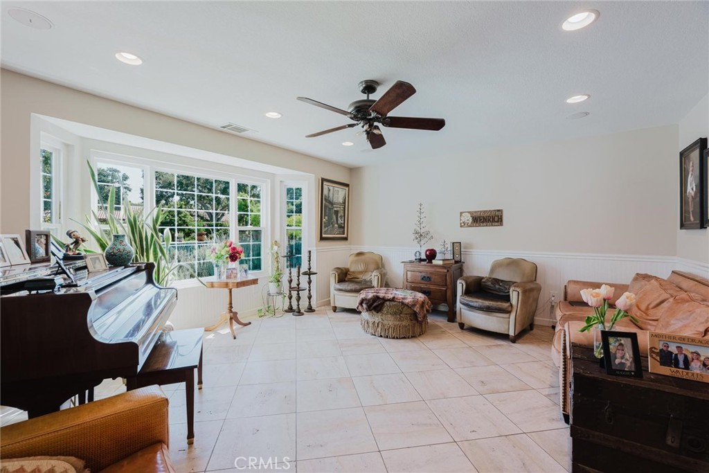 24713 Choke Cherry Lane Newhall, CA 91321 - Photo 12 of 68