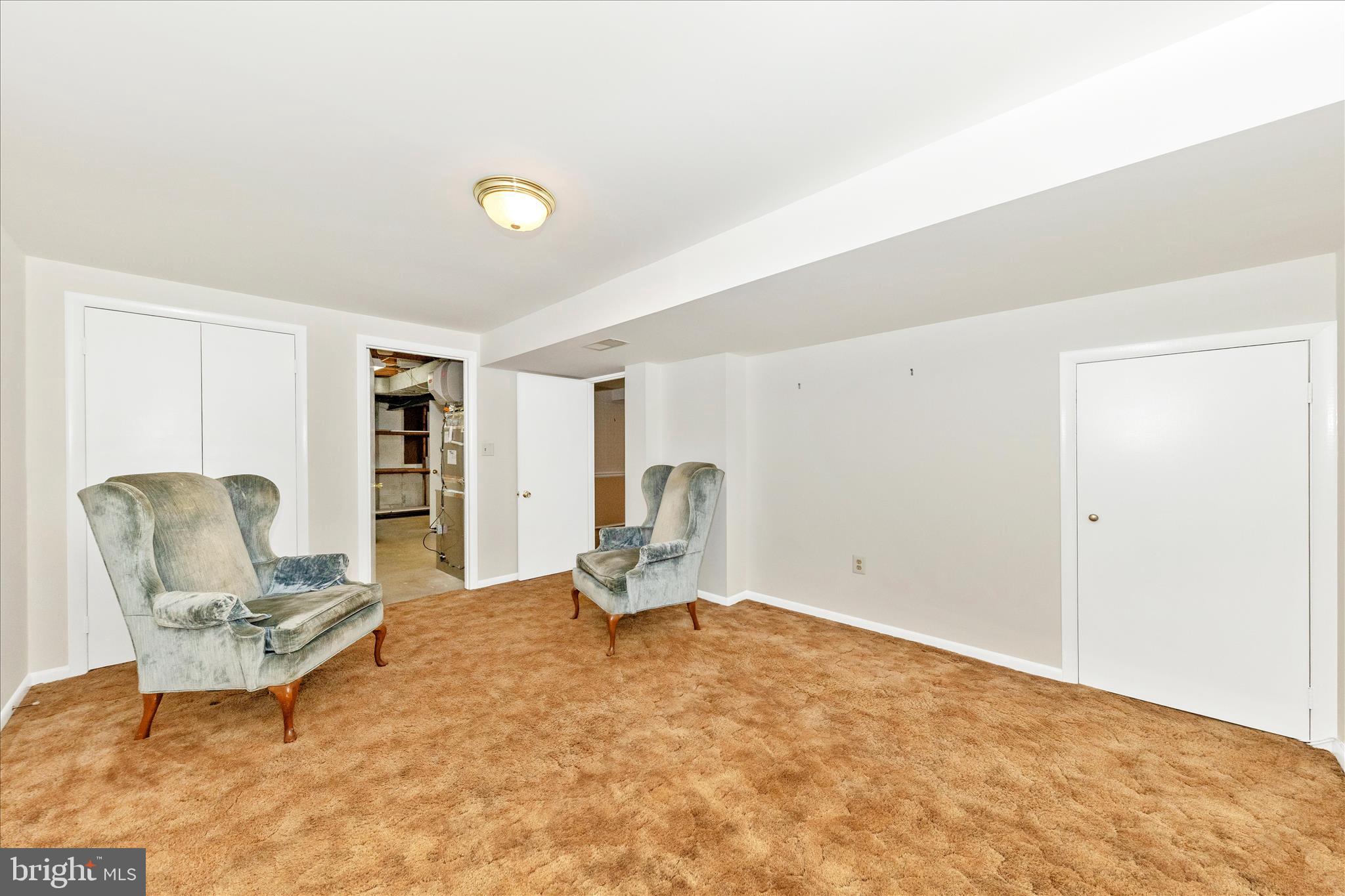 11802 Pittson Road Silver Spring, MD 20906 - Photo 37 of 50 a living room with furniture