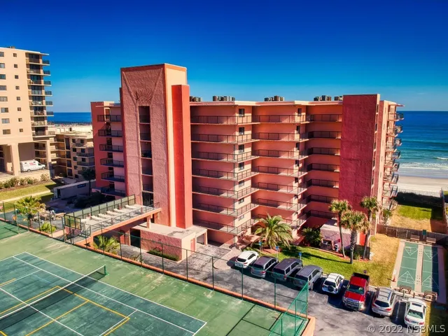 a view of building with lot of windows