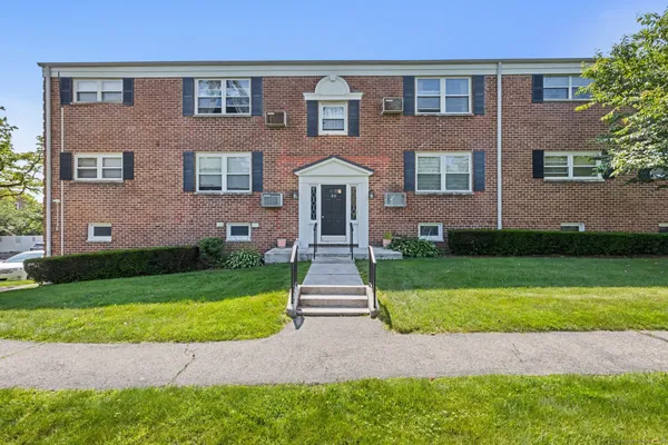 $239,750 | 90 Strawberry Hill Avenue, Unit 3, Stamford, CT 06902