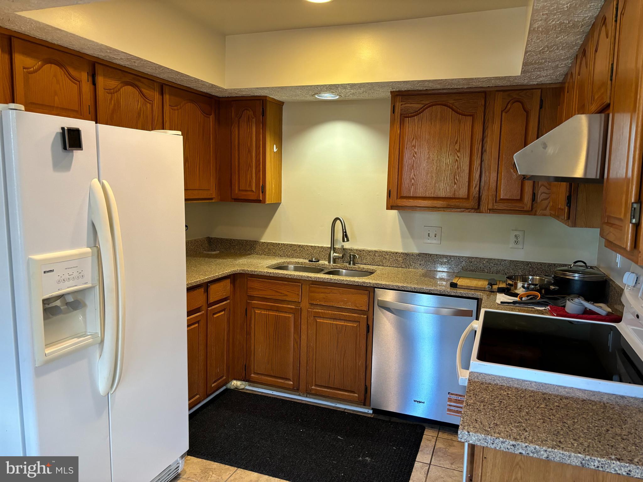 13336 Burkitts Road Fairfax, VA 22033 - Photo 4 of 14 Kitchen