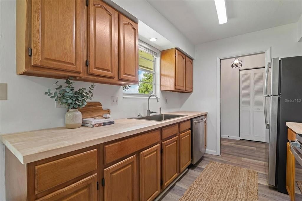 6401 Southwest 78th Street Gainesville, FL 32608 - Photo 6 of 29 a kitchen with stainless steel appliances granite countertop a sink stove and refrigerator