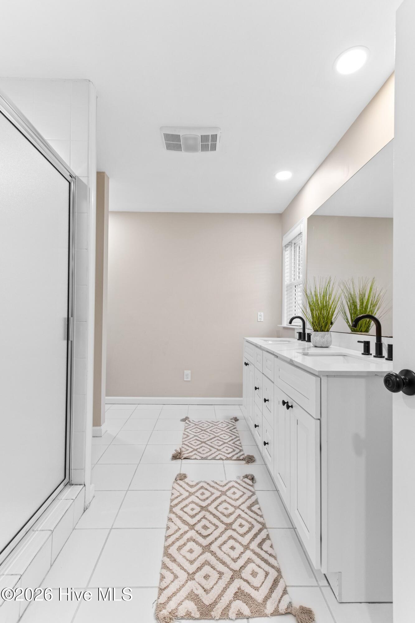 101 Kingston Road Wilmington, NC 28409 - Photo 18 of 47 primary ensuite bathroom