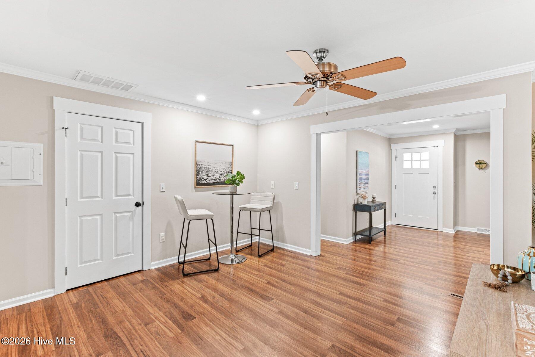 101 Kingston Road Wilmington, NC 28409 - Photo 4 of 47 foyer and dining area