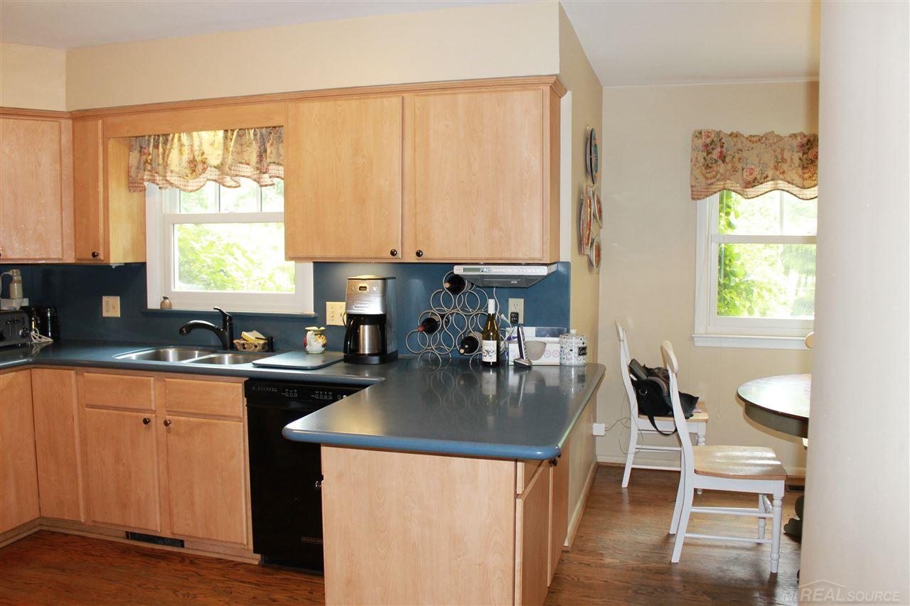 1000 Bedford Road Grosse Pointe, MI 48230 - Photo 12 of 33 31298347-11.JPG