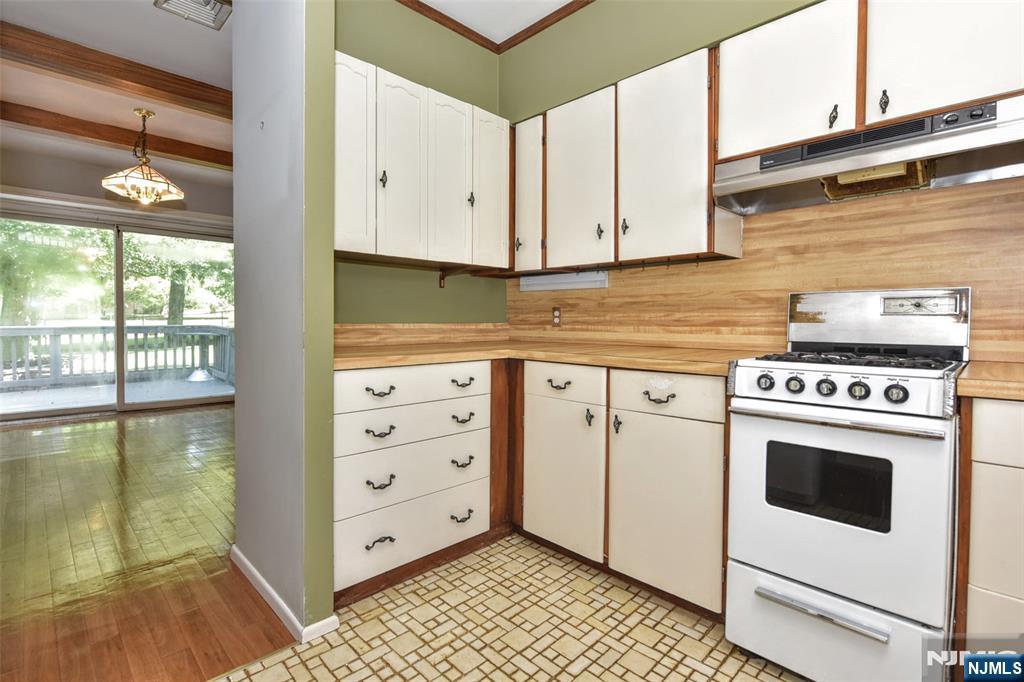 11 Mountain Ridge Drive Wayne, NJ 07470 - Photo 13 of 30