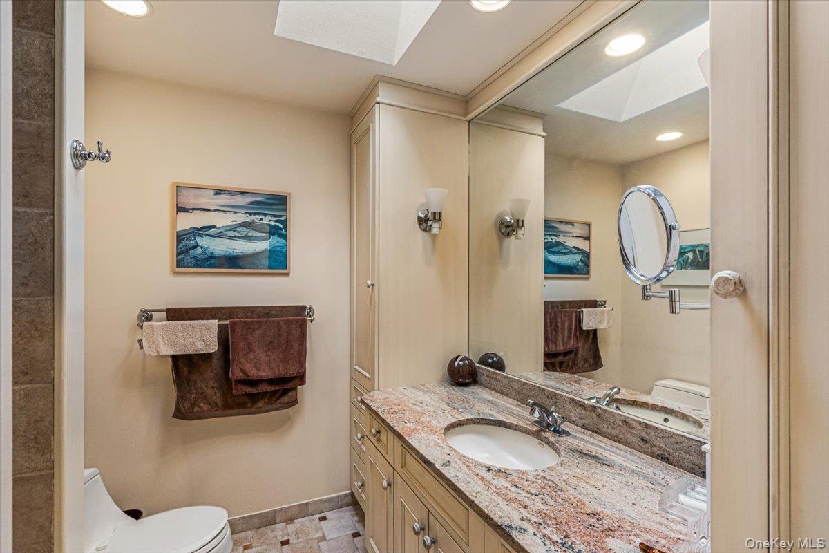4 Spring Hollow Road Roslyn, NY 11576 - Photo 10 of 13 Gallery Image 10