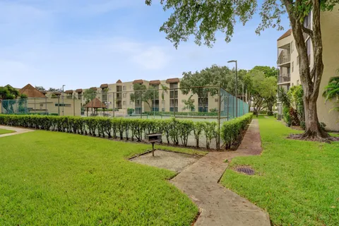 $235,000 | 10451 West Broward Boulevard, Unit 205, Plantation, FL 33324