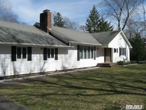 375 Racoon Road Mattituck, NY 11952 - Photo 1 of 1 Front View 1