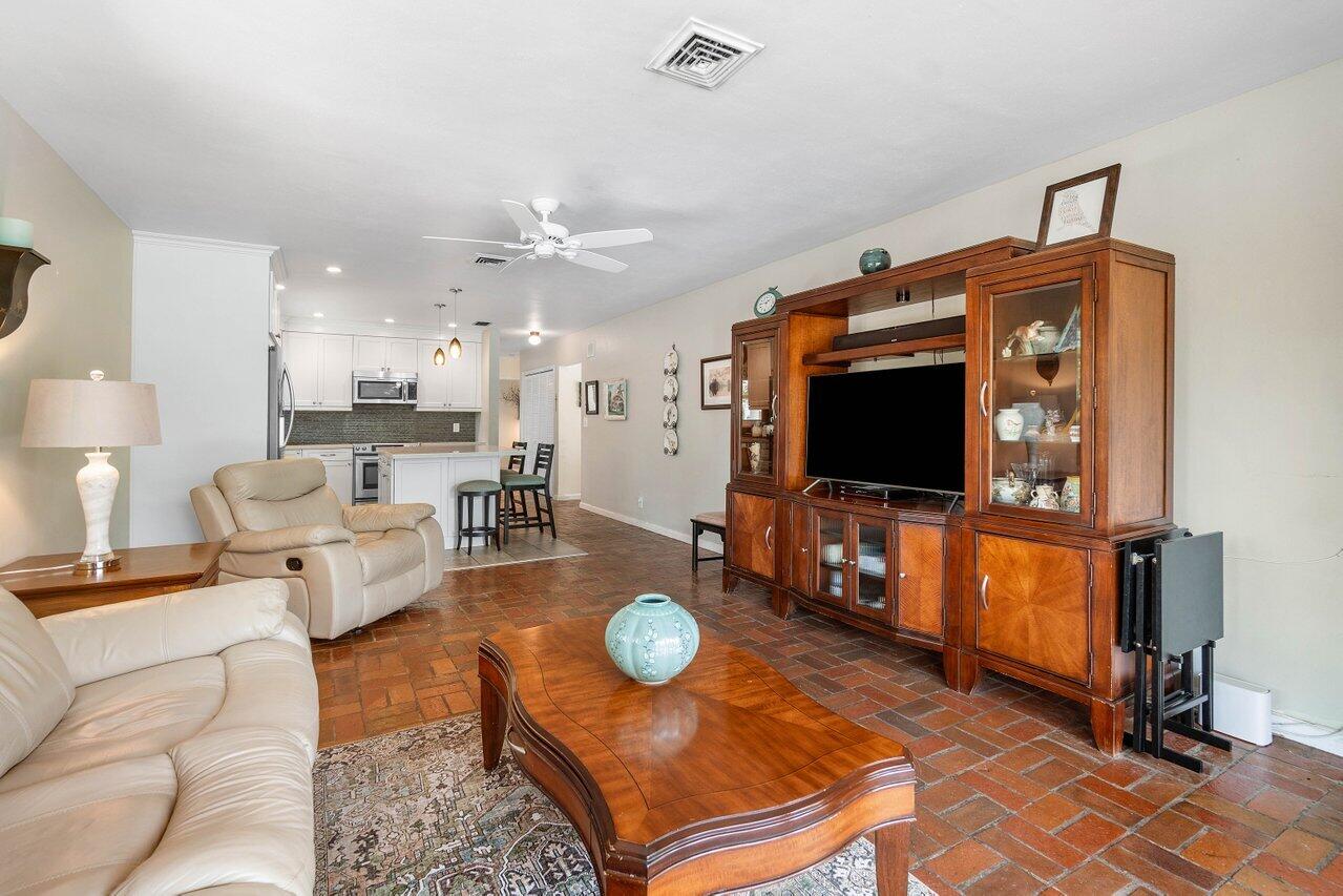 425 Northwest 11th Street Boca Raton, FL 33432 - Photo 13 of 34 Family Room