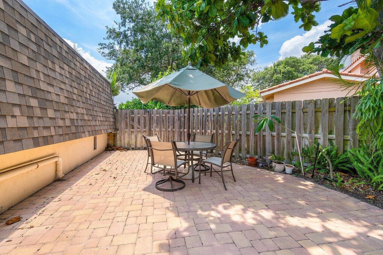 425 Northwest 11th Street Boca Raton, FL 33432 - Photo 18 of 34 Pool Deck