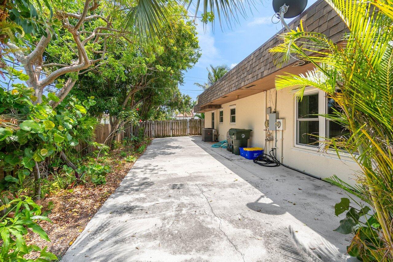 425 Northwest 11th Street Boca Raton, FL 33432 - Photo 19 of 34 East Side of Home